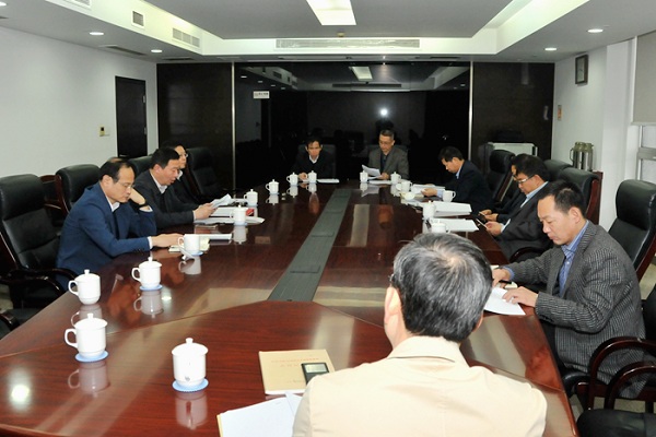 省住房城鄉(xiāng)建設(shè)廳黨組書記顧小平主持召開(kāi)廳黨組會(huì)議，專題學(xué)習(xí)黨的十八屆六中全會(huì)精神
